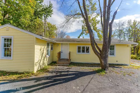 1191 New Loudon Rd, Cohoes, NY 12047