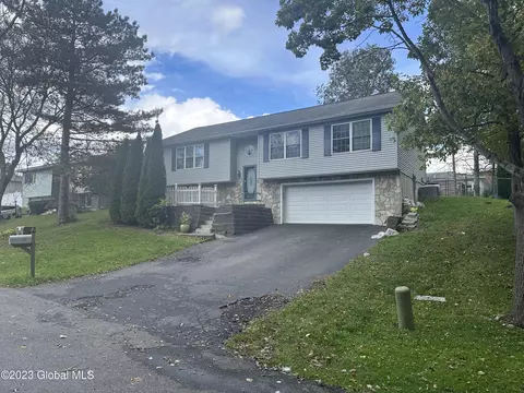 26 Mohican Pl, Albany, NY 12208