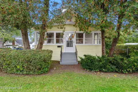 226 Dartmouth St, Cohoes, NY 12047