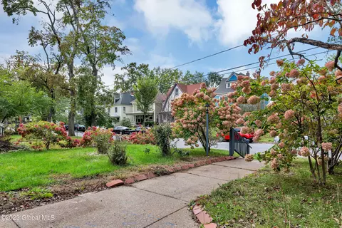 1080 Waverly Pl, Schenectady, NY 12308 photo 3
