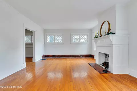 1080 Waverly Pl, Schenectady, NY 12308 photo 4