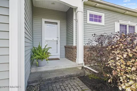 7 Meldon Ct, Mechanicville, NY 12118 photo 3