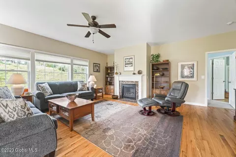 7 Meldon Ct, Mechanicville, NY 12118 photo 12