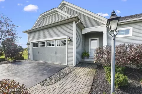 7 Meldon Ct, Mechanicville, NY 12118 photo 4