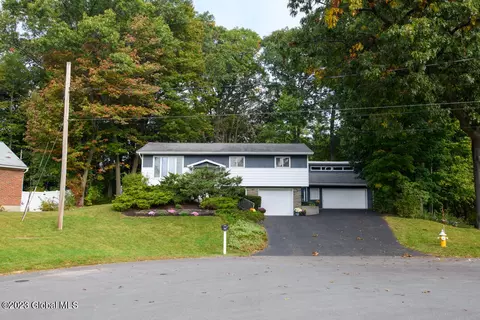 1069 Timothy Ln, Niskayuna, NY 12309 photo 3
