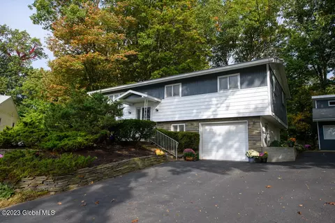 1069 Timothy Ln, Niskayuna, NY 12309 photo 4