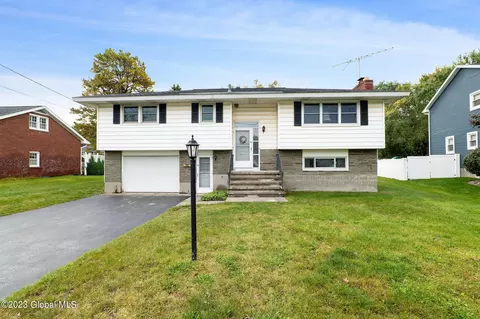 10 Brentwood Ln, Schenectady, NY 12306