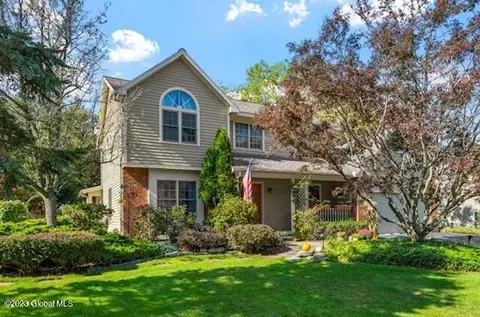 216 Shaker Ridge Dr, Schenectady, NY 12309