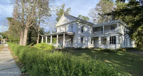 137 E Main St, Cambridge, NY 12816