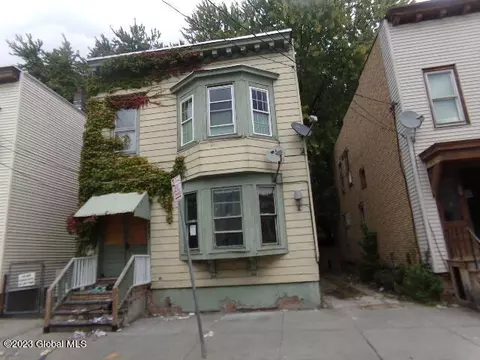 551 1st St, Albany, NY 12206