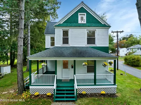 29 Borthwick Ave, Delmar, NY 12054