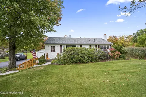 231 Droms Rd, Glenville, NY 12302