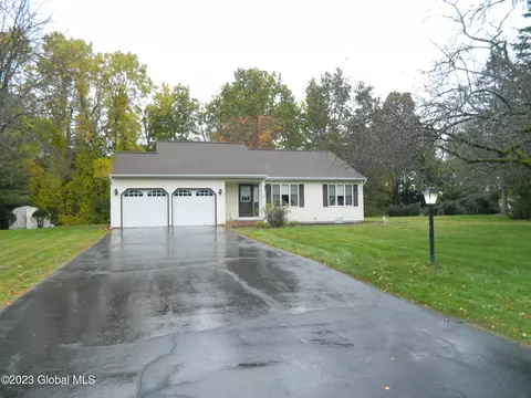 1605 Tina Ln, Castleton On Hudson, NY 12033