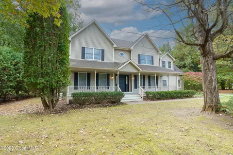 17 Sherwood Trl, Saratoga Springs, NY 12866
