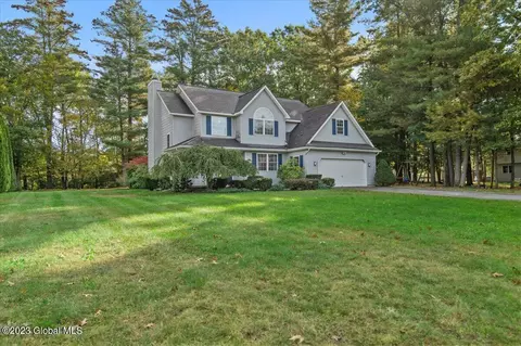 44 Muriel Ln, Schaghticoke, NY 12154