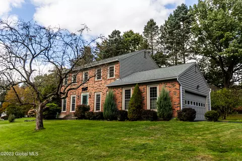 433 Lincoln Dr, Guilderland, NY 12084