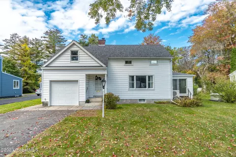 147 Orchard St, Delmar, NY 12054