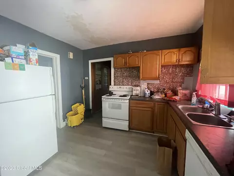 826 Hampton Ave, Schenectady, NY 12309 photo 37