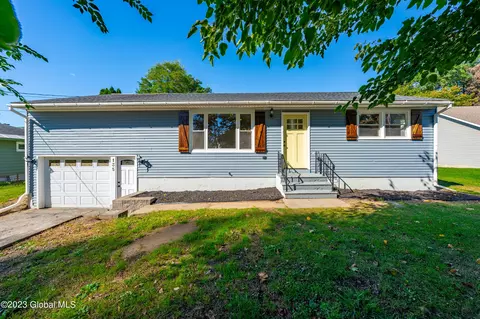 135 George Endries Dr, Schenectady, NY 12303