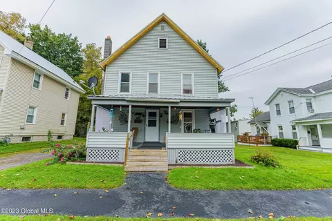 7 Maple Ave, Gloversville, NY 12078