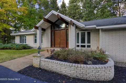 1 Rolling Brook Ct, Clifton Park, NY 12065