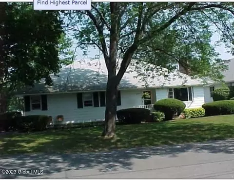 18 Baker St, Gloversville, NY 12078