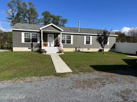 28 Lincoln Hill Rd, Eagle Bridge, NY 12057