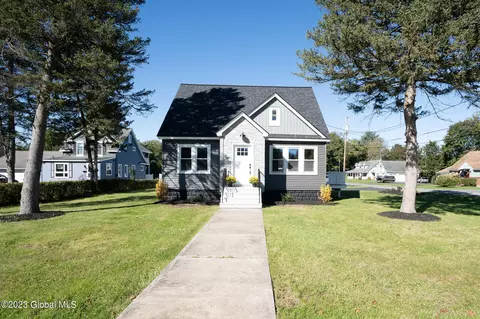802 S Holmes St, Scotia, NY 12302