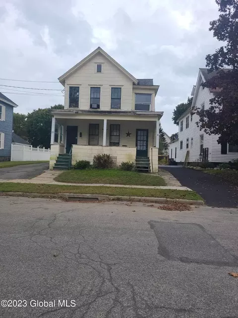 22 7th Ave, Gloversville, NY 12078