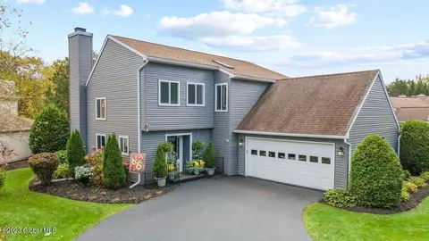 20 E Loudonwood, Loudonville, NY 12211