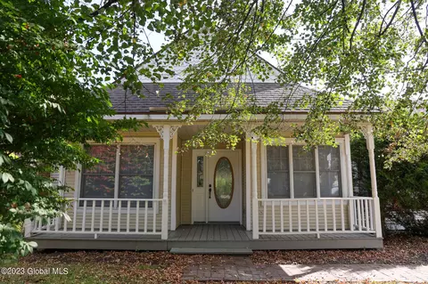 1 Kensington Pl, Albany, NY 12209