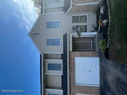 11 Tupelo Dr # c, Halfmoon, NY 12065