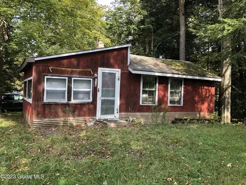 1543 Hemlocks Ln, Argyle, NY 12809