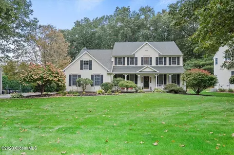 16 Parkside Trl, Ballston Lake, NY 12019