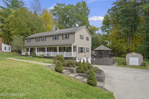 6 Belmonte Ln, Clifton Park, NY 12065