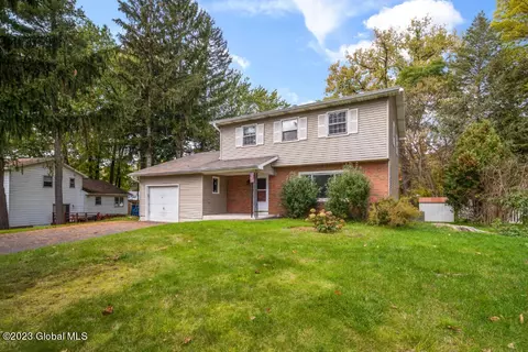 27 Sparrowbush Rd S, Latham, NY 12110