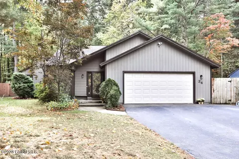 34 Meadow Rue Pl, Ballston Spa, NY 12020