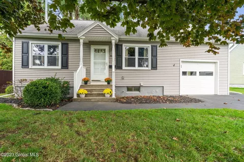 1004 Bill Rd, Schenectady, NY 12303