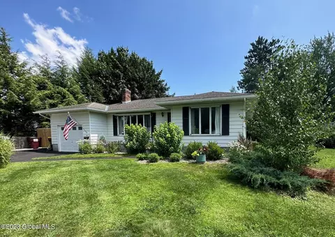 4 Fletcher Rd, Albany, NY 12203