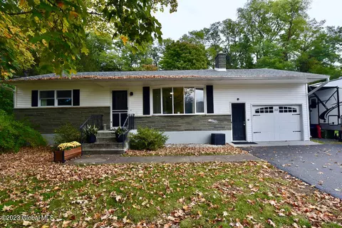 30 St Jude Ln, Glenville, NY 12302