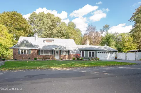7 Southgate Rd, Loudonville, NY 12211