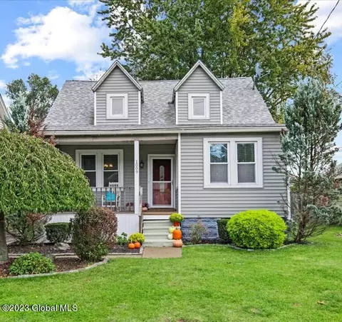 1009 Beverly St, Schenectady, NY 12306