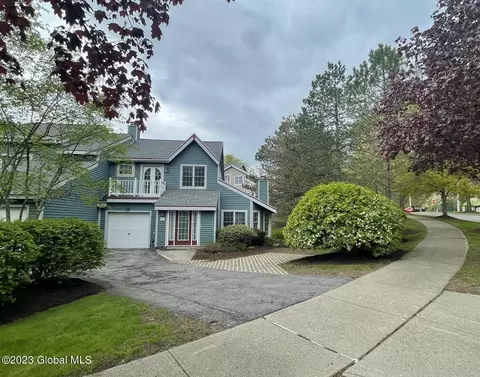 2 Lakeview Rd, Saratoga Springs, NY 12866