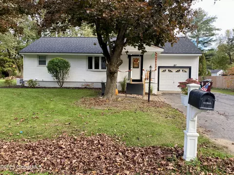 10 Lynn Dr, Schenectady, NY 12302