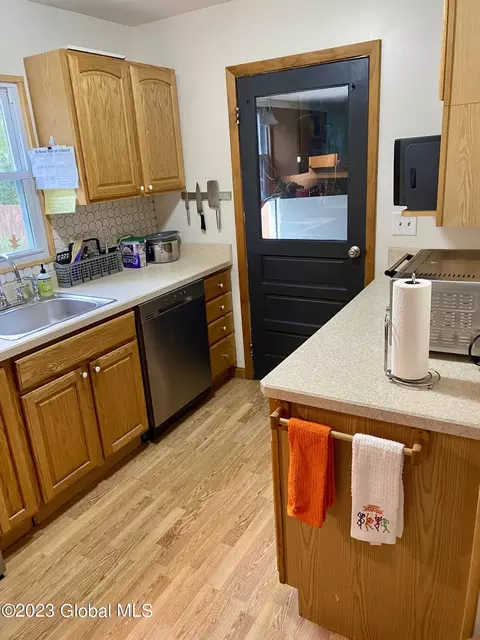 10 Lynn Dr, Schenectady, NY 12302 photo 6