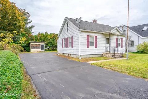 35 Railroad Ave, Stillwater, NY 12170