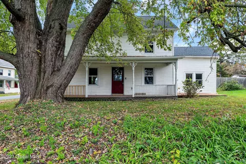 1286 S Schodack Rd, Castleton On Hudson, NY 12033