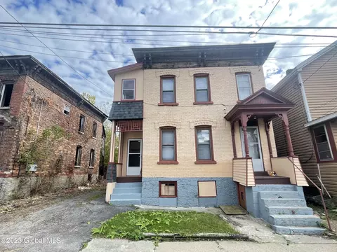 32 Kline St, Amsterdam, NY 12010
