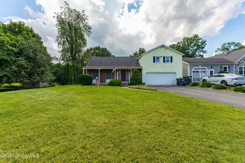 11 Hilda Ct, Troy, NY 12180