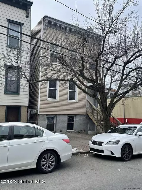94 Dana Ave, Albany, NY 12208